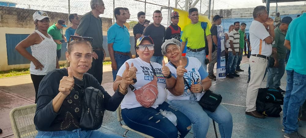 sansimon_ad's tweet photo. Parroquia San Simón presente en la juramentacion de nuestras nuevas autoridades aquí en Monagas, felicitaciones compañeros, con organización ganaremos este 28j. 

¡Seguimos adelante compañeros, Edmundo para todo el mundo! https://t.co/54MxP8C7dV