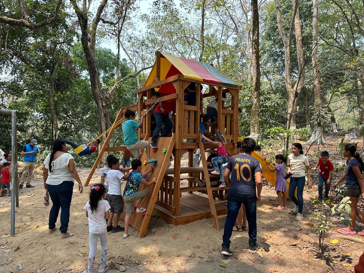onuhabitat's tweet photo. 🧵2/5 En #Honduras🇭🇳 se llevó a cabo la activación comunitaria #VamosAlParque, puesta en marcha de las #OUI en el barrio Armenta de #SanPedroSula. https://t.co/7PuZZBZNOS 👇🏼 https://t.co/YndCEkF7sx