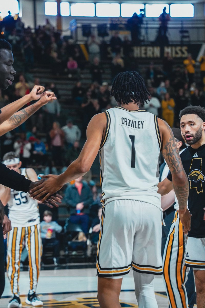 Austin Crowley 🏹 tweet media