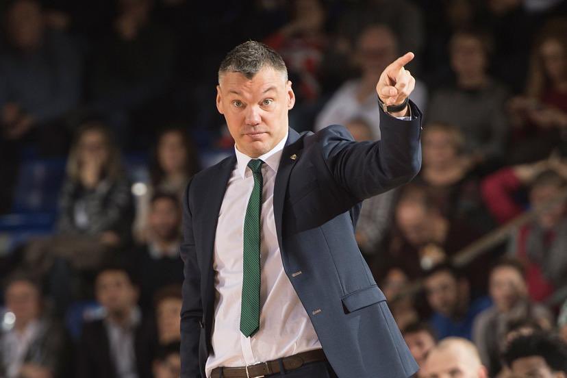 Sarunas Jasikevicius a récupéré une équipe qui tombait en débris cet hiver et nous a amené jusqu’au F4, chose qu’on pouvait même pas envisager cette saison. Faisons les transferts qu’il demandera, construisons une belle équipe pour lui et la saison prochaine pourra être que