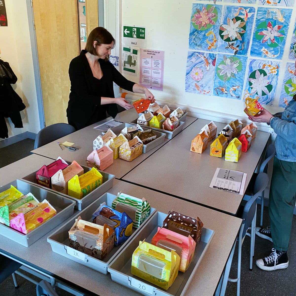 S2 cake box design finalists from each class were judged last week by Fraser Signs' Inverness for The Great Millburn Bake Off 🤩👌
The designs were created using textured papers, shapes &amp; colours to match their cupcake flavours. Great IDL project with Home Ec &amp; Business.  #IDL