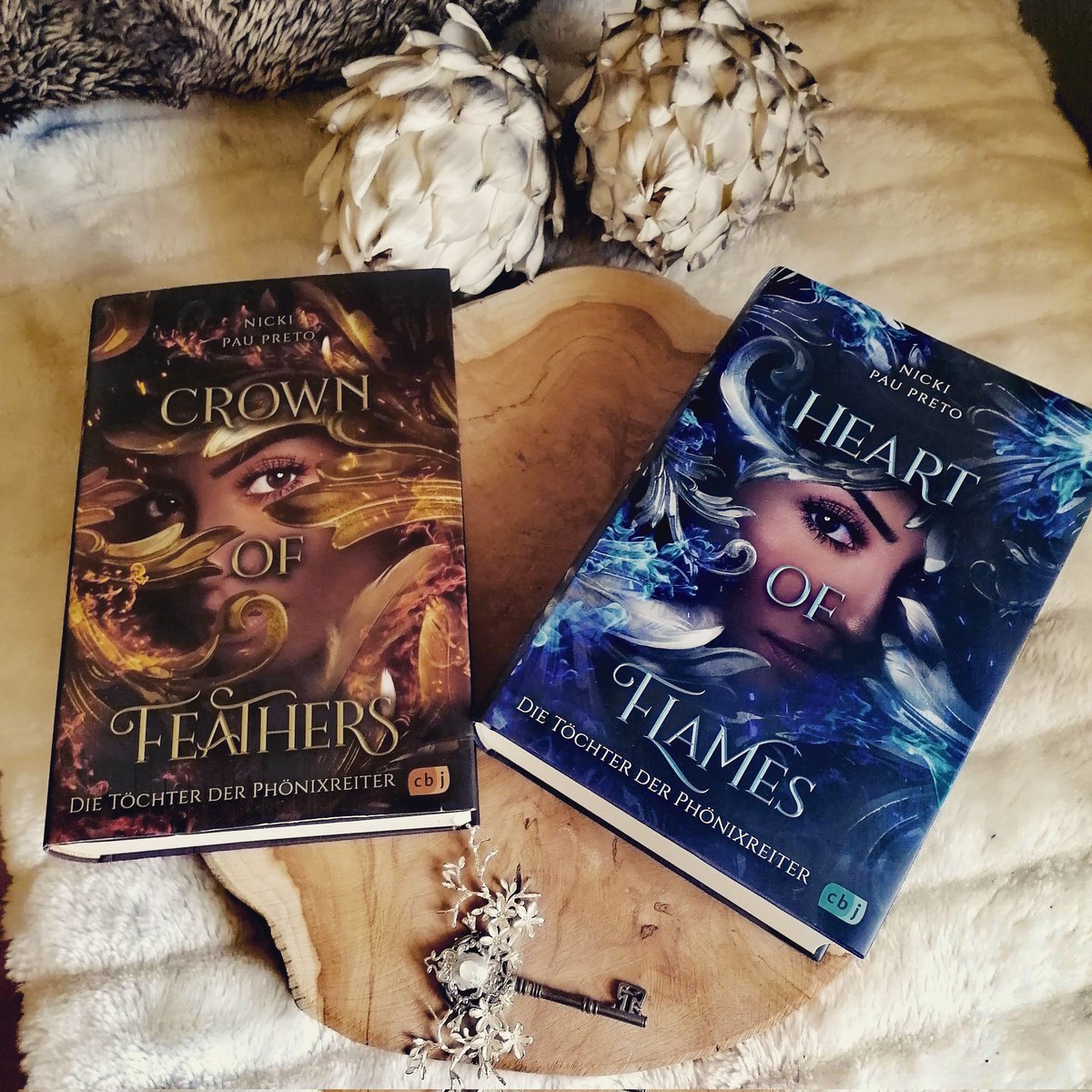 Letanna_Astrid's tweet photo. Ich freue mich wirklich, dass diese Reihe weiter übersetzt wird. Starte jetzt mit Teil und hoffe, ich finde mich schnell zurecht.
#currentlyreading #nickipaupetro #fantasybooks #fantasybücherliebe #heartofflames https://t.co/zq3Ze48Gtc
