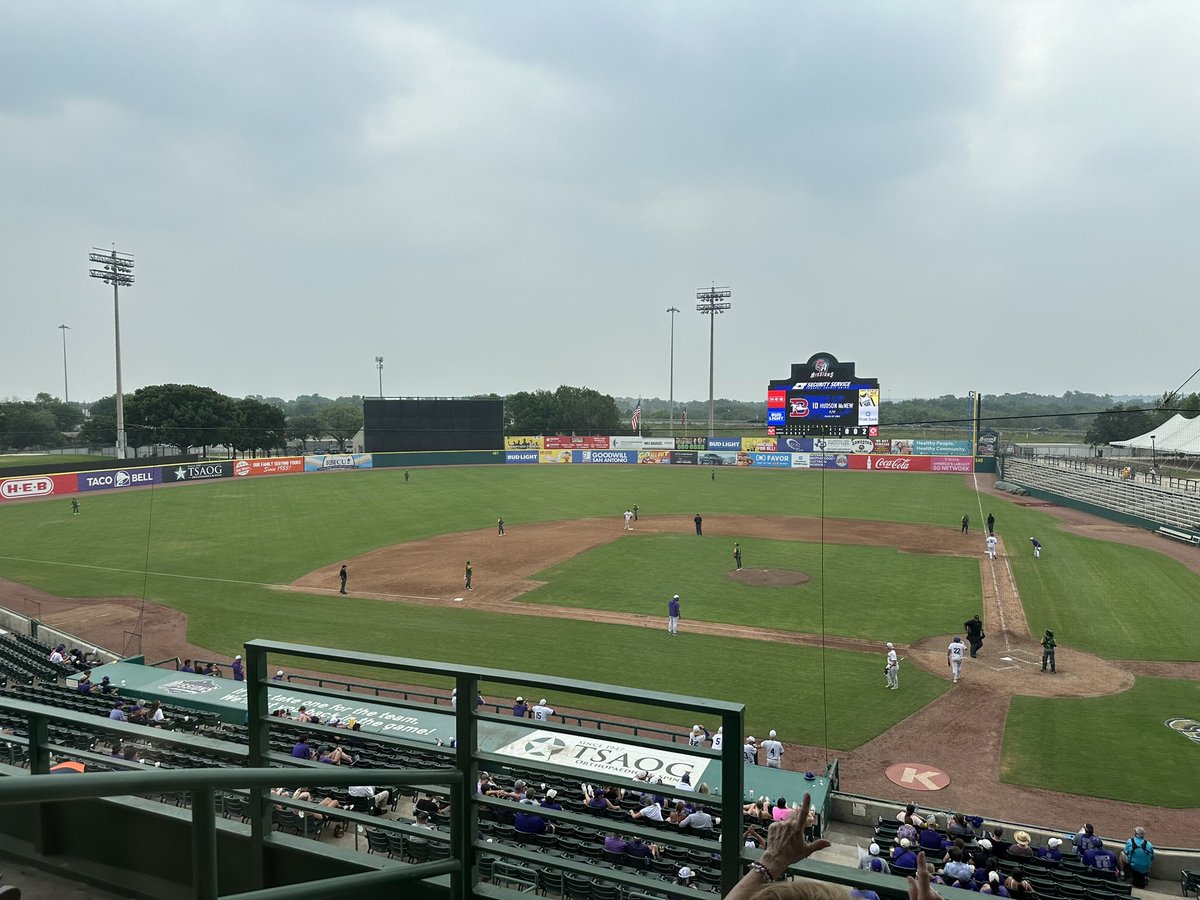 📢On to Round 5… your Greyhounds are: 🏆Region IV Semifinal Champs🏆 ⚾️Game 1: Boerne Greyhounds - 13 Bishop Badgers - 3 ⚾️Game 2: Bishop Badgers - 0 Boerne Greyhounds - 1 @GreyhoundBSB @gohoundsgo_gabc @LeechStan @BoerneISD @RadioBoerne @Boerne_TX @sanantoniohss @VVinzetta