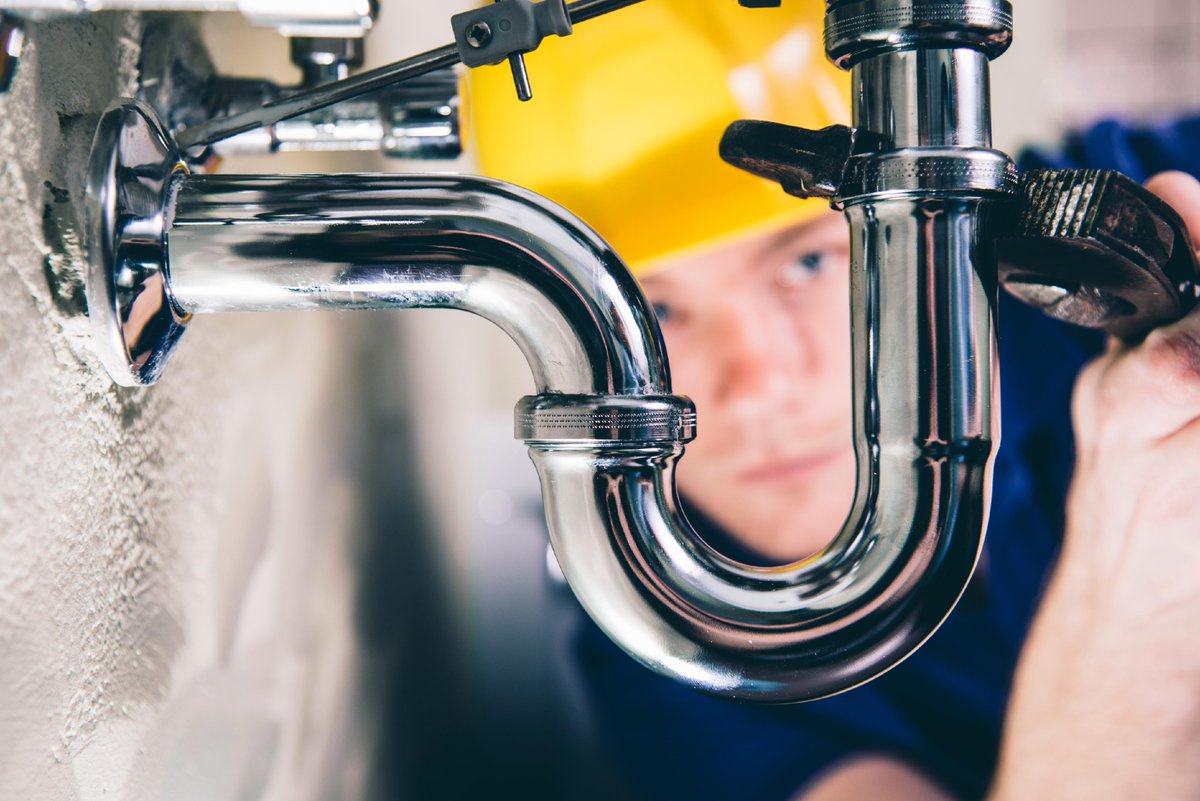 Fsplumb's tweet image. Is your business's plumbing system showing signs of wear and tear? Upgrade to our expert repiping services for a reliable and efficient solution. #RepipingExperts #BusinessPlumbing