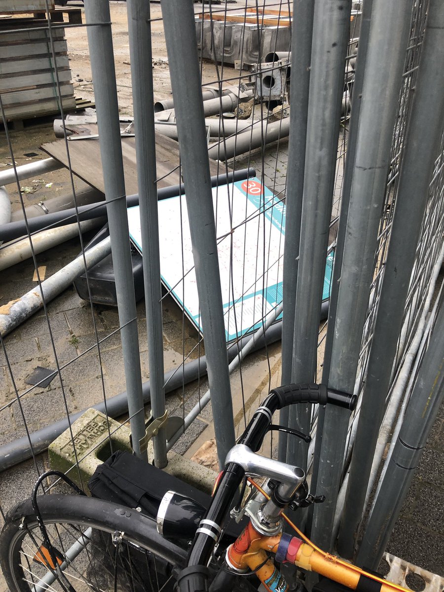 prisac's tweet photo. schön war’s 
@Wikriman1962 @TorbenSchultz 
#done @StadtradelnMG 
@Felix_Heinrichs 
20 bügel sind 10.000 euro im schrott https://t.co/LehTn5FpXt