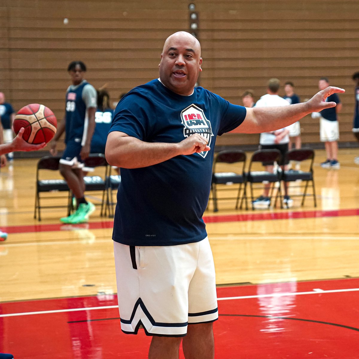 NDmbb's tweet photo. .@Coach_Shrews checking in from @usabjnt 🇺🇸

#GoIrish☘️ |  #USABMU18 https://t.co/pFQpMmqutv