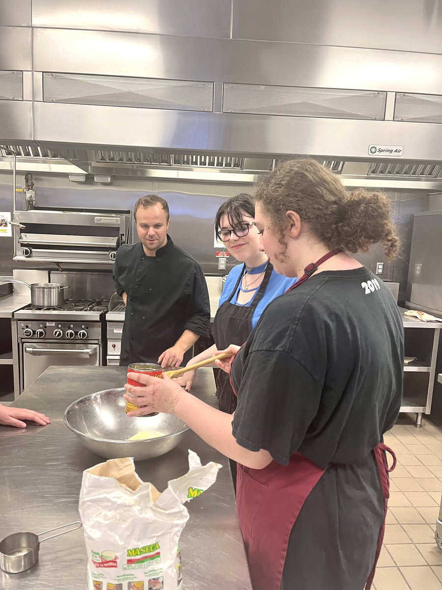 Staff &amp; students from all 5 secondary schools participated in a two-day collaborative culinary project led by Cultural Consultant Ray John Jr. this week at <a href="/techalcdsb/">ALCDSB Tech Site</a>. Classes were hosted by Chef Andrew, the experiential education, and Indigenous Education teams.<a href="/GrowingChefsON/">Growing Chefs! ON</a>