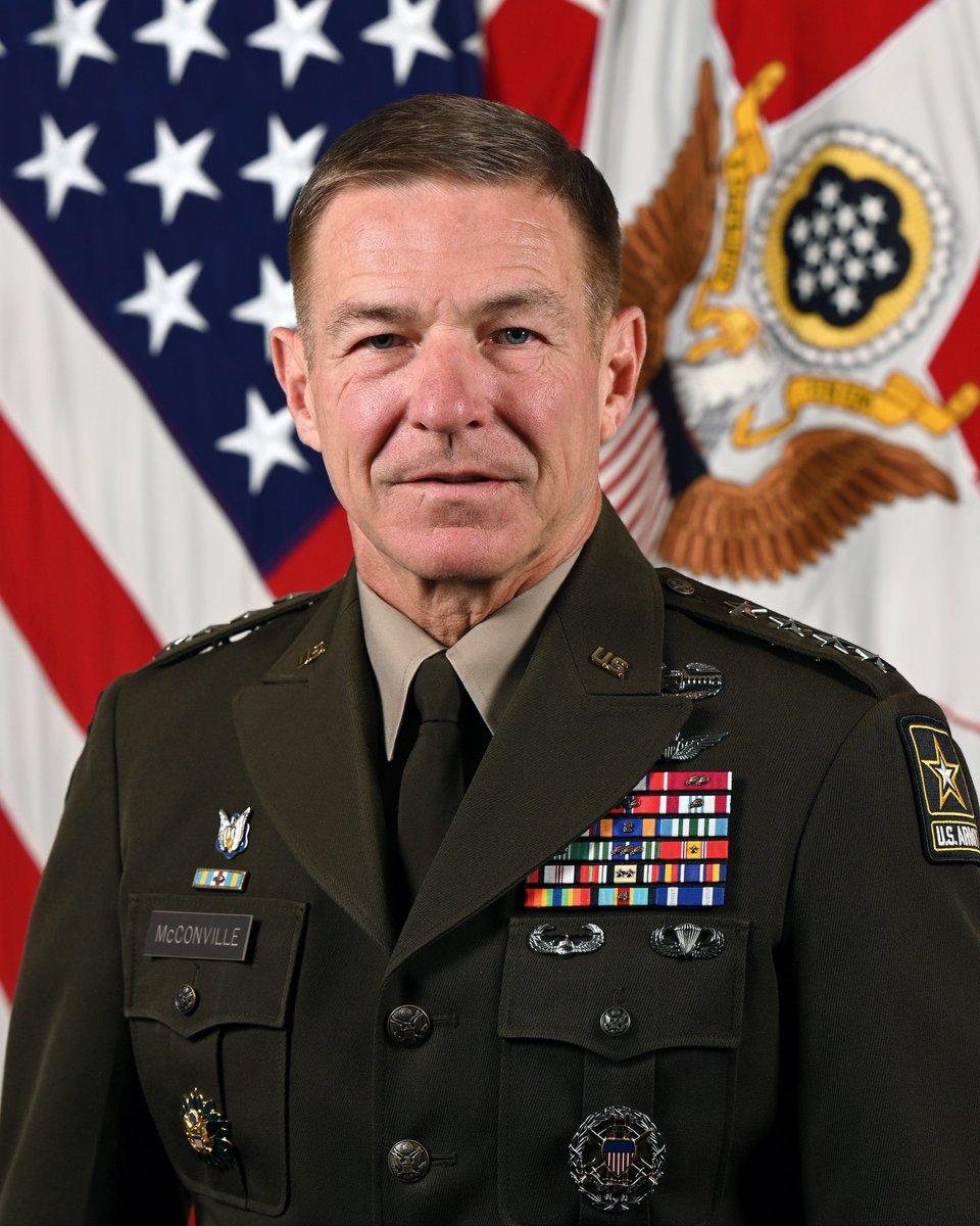 1/5 Today, we honored Gen. James Charles McConville with the Officer's Cross of the Order of Merit of 🇵🇱. A retired U.S. Army General &amp; 40th Chief of Staff of the🇺🇸 Army, Gen. McConville's illustrious career is marked by dedication, leadership &amp; contributions to 🇵🇱🇺🇸 relations.🧵