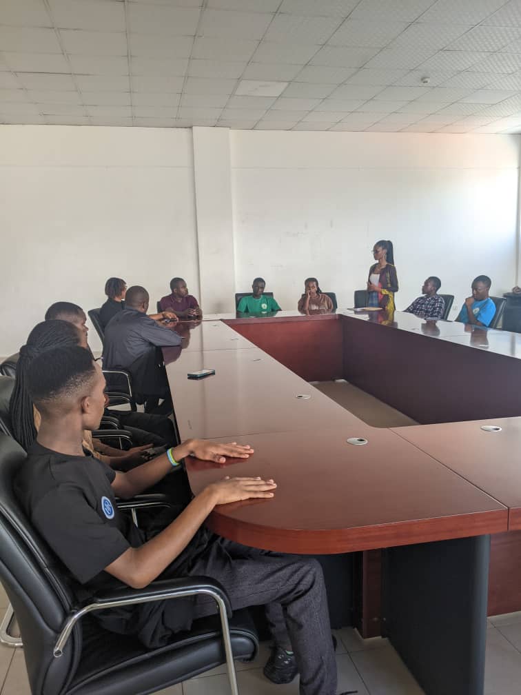 RYVCP_CST's tweet image. None taliki ya 24/05/2024 Abakorerabushake ba @urcst n'ubuyobozi bwabo baremeye umuturage witwa Abed RANGIRA warokotse jenocide yakorewe abatutsi 1994 akaba atuye mu kagari k'Agatare, umurenge wa @NyarugengeSect, akarere ka @Nyarugenge bamugeneye inkunga ingana 59300 Rwf.