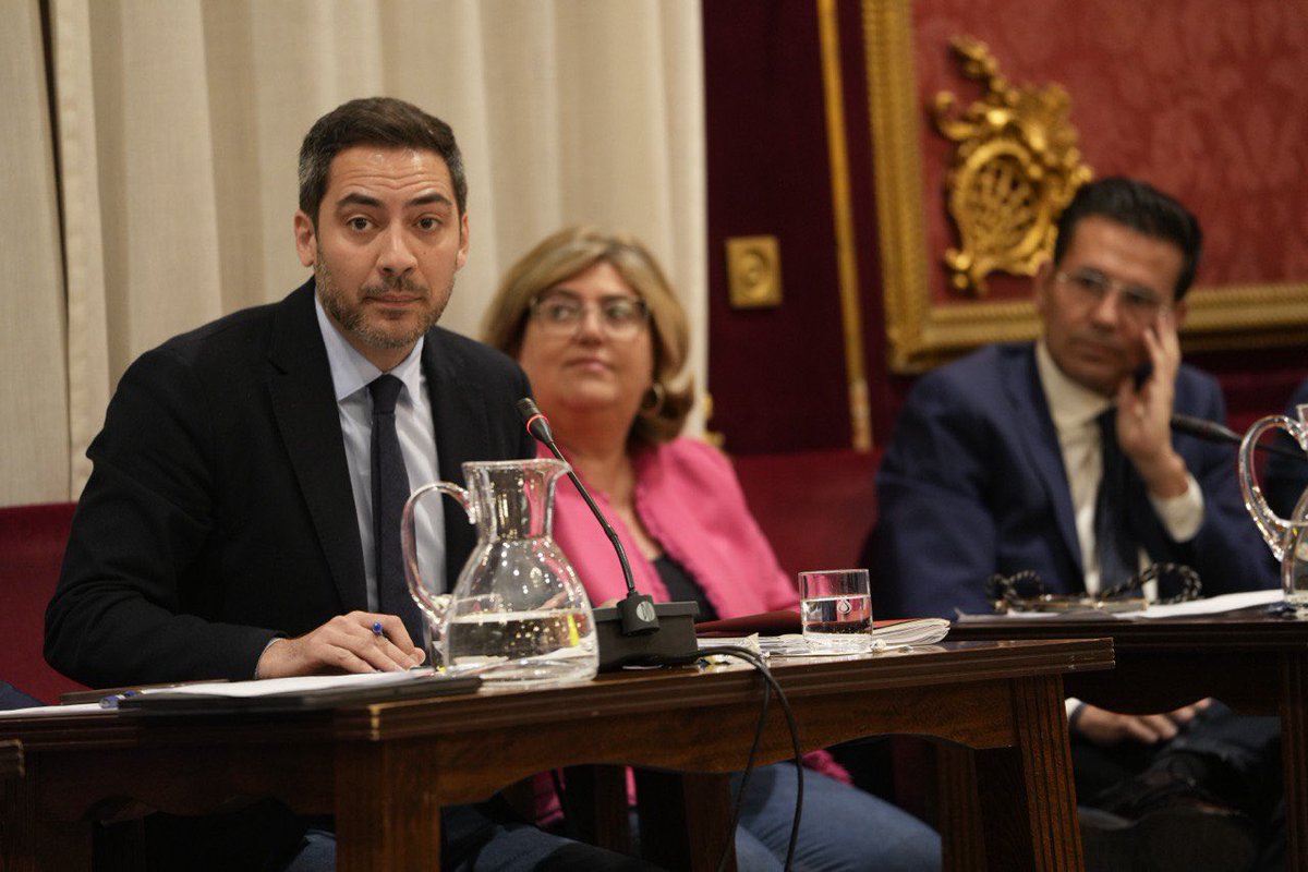 Bomarzo's tweet photo. Hemos logrado sacar adelante una moción que ha obligado al gobierno Carazo a mover ficha para controlar la proliferación de viviendas turísticas en la ciudad, concretamente en los barrios del Realejo y el Albaicín. Somos una #OposicionUtil 

https://t.co/PzQACYqh1r https://t.co/4vXH7MbxPG