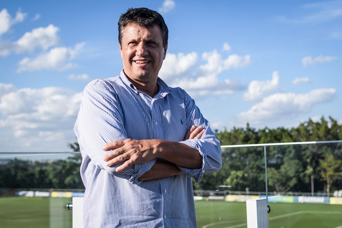 Adilson Batista é o novo diretor geral das categorias de base do Cruzeiro! O profissional, que tem história no clube como jogador e técnico, retorna à Toca da Raposa junto com Cyro Leães, novo coordenador metodológico. Sejam bem-vindos e sucesso com os #CriasDaToca! 📸