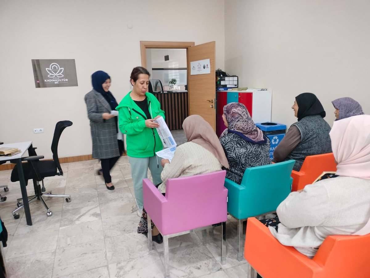 Kadın Kültür Evimizde bugün Hemşire Hümeyra Koyuncu ve Gülsen Pamuk tarafından Hipertansiyon konulu bilgilendirme semineri gerçekleştirildi. <a href="/osmanerenbilici/">Osman Eren Bilici</a> <a href="/serkankoyuncu03/">Serkan Koyuncu🇹🇷</a> <a href="/afyonkulturevi/">Afyonkarahisar Kadın Kültür Evleri</a>