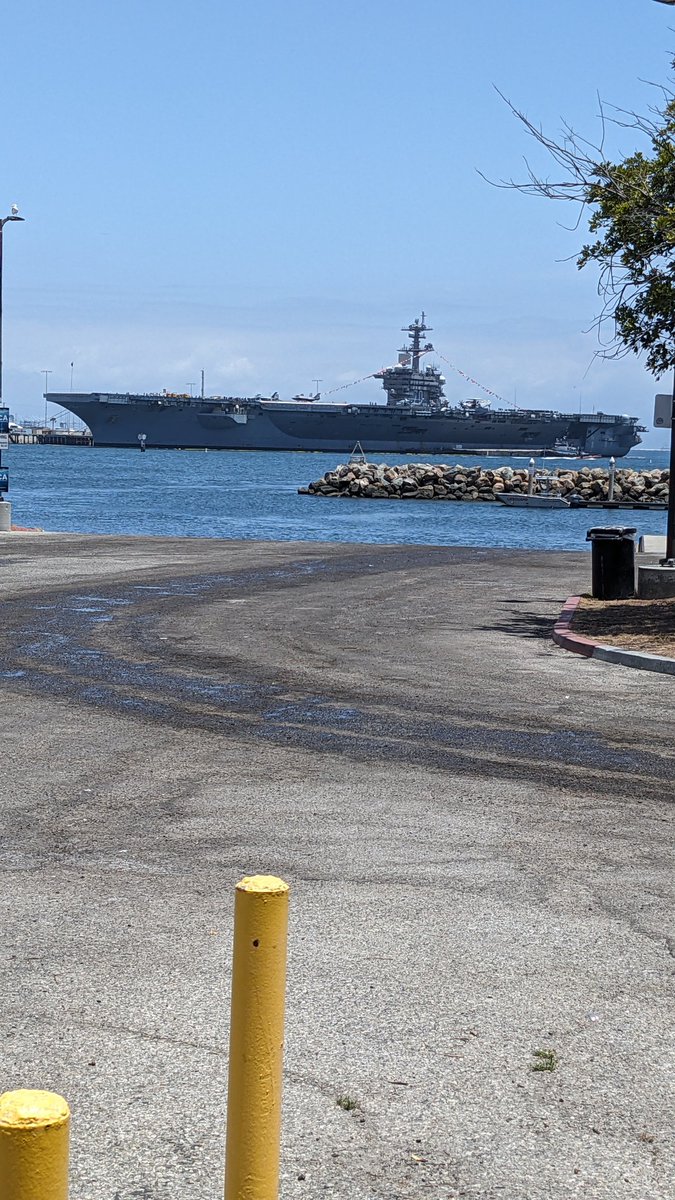 RichTPar's tweet image. A selfie with the supercarrier...
Can't wait to upload the pics that I took with my DSLR camera later!
#LAFleetWeek2024 #SoCal #USNavy