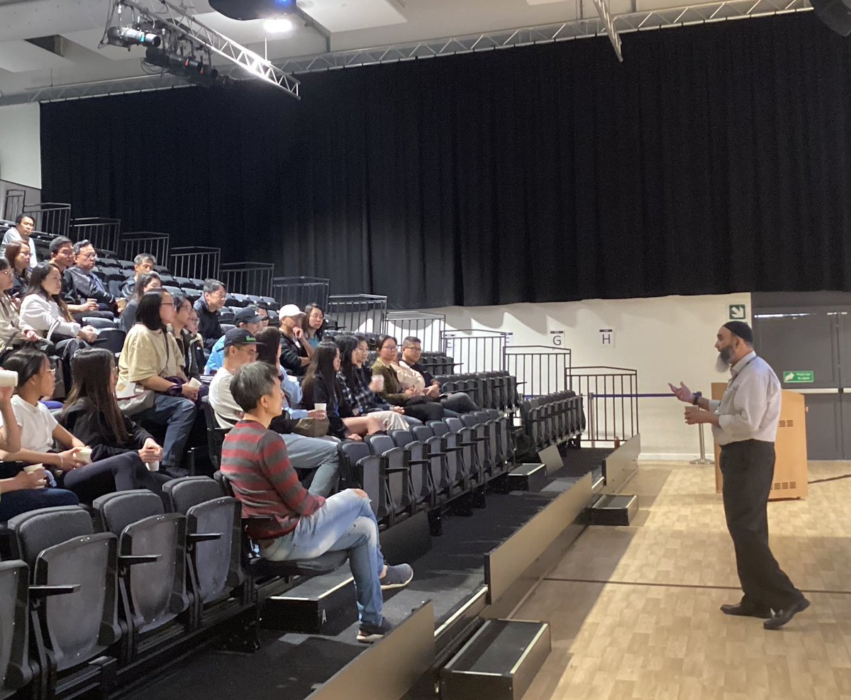 CambourneVC's tweet photo. This week we held our 2nd HK Parent/Carer Network Meeting. Thank you to everyone who attended and thank you to Ashraf Ahmed, Migration Policy &amp; Partnership Officer at Cambs CC for sharing lots of useful info about local initiatives &amp; employment support. Next event: 25/06 6-7:30pm https://t.co/8gdGy1FrzN