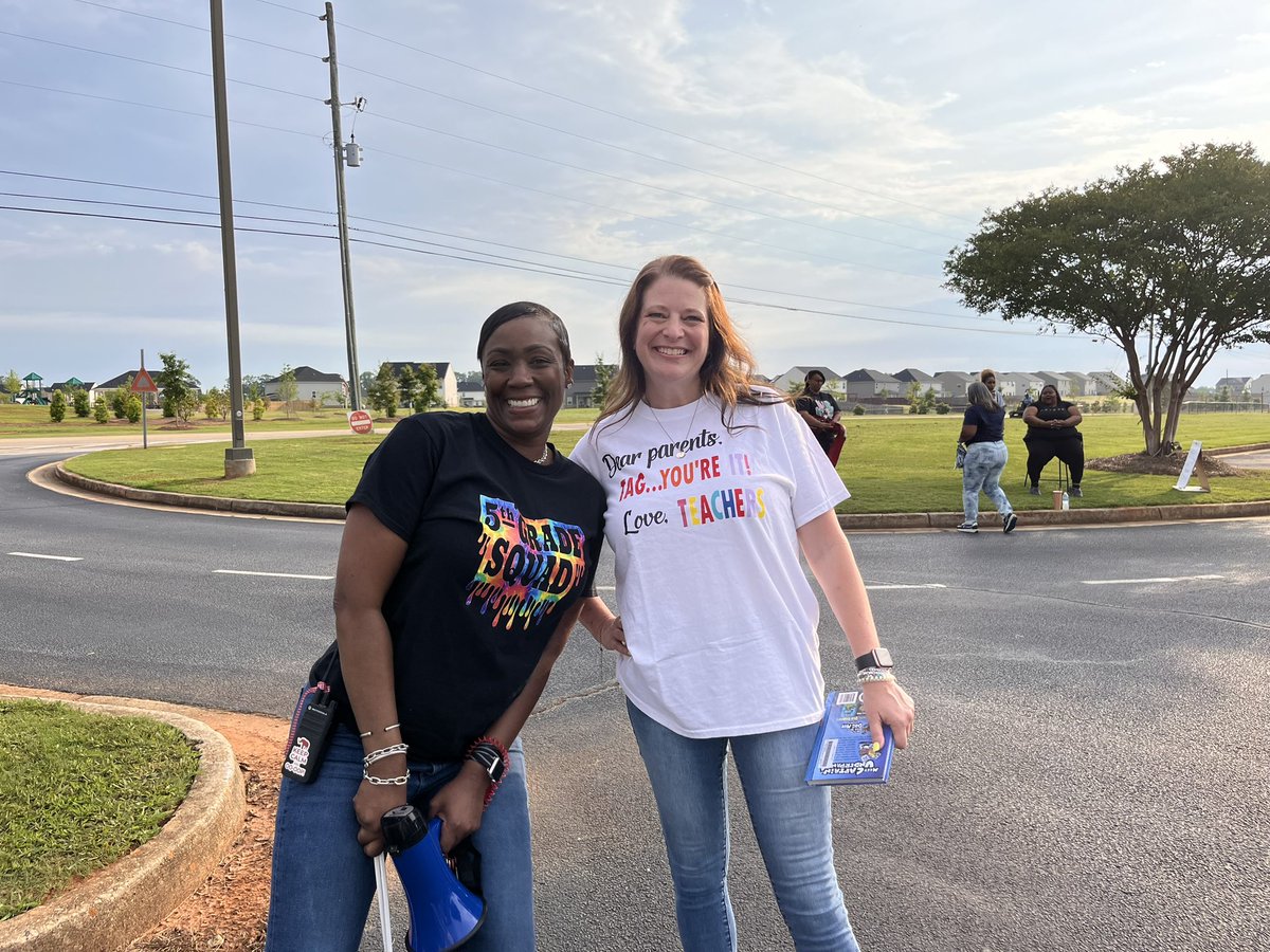 LuellaES_HCS's tweet photo. Our 5th Grade Parade! π
Cheering on our amazing students as they take their final ride before heading off to middle school. Go 5th graders! π #5thGradeParade #MovingOn #ProudMoment #LuellaElementary https://t.co/EjfLA6Q8xl