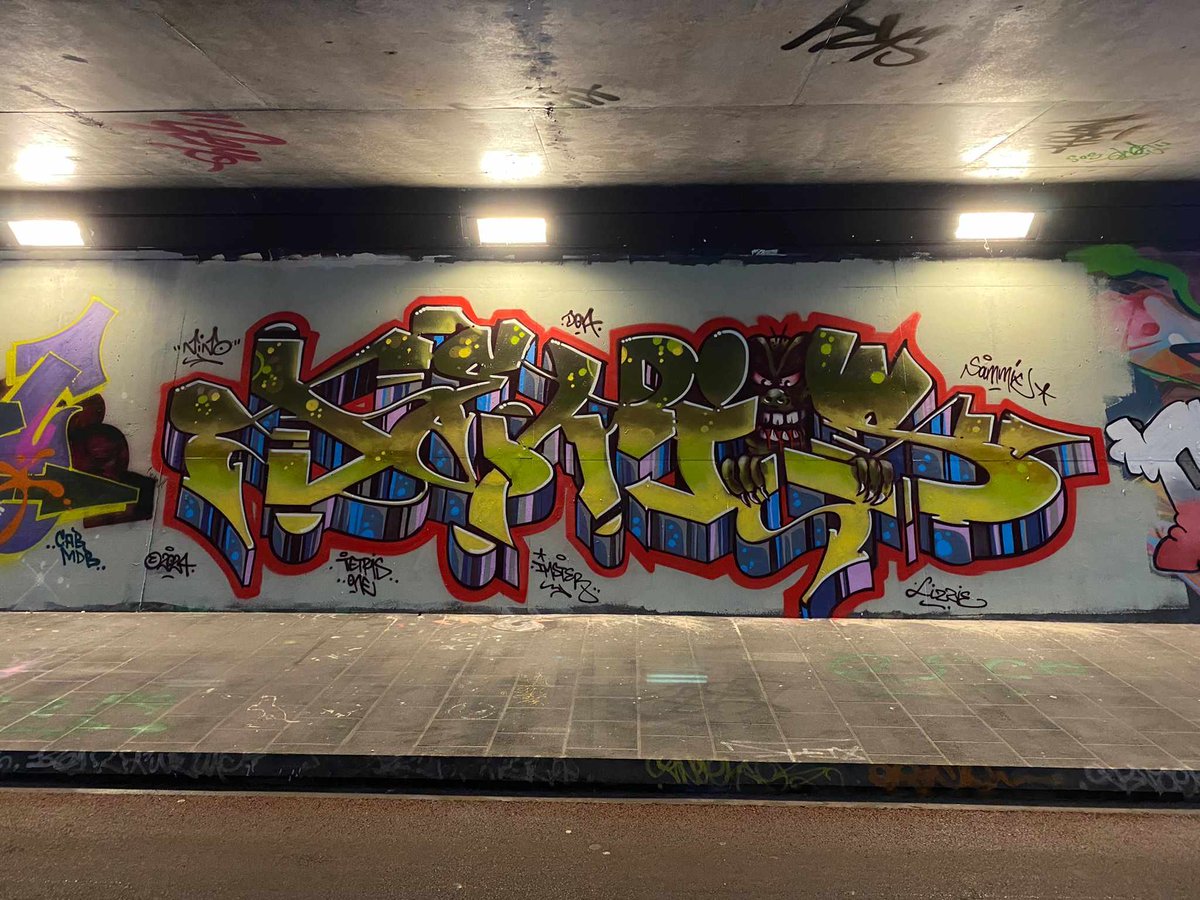 BigBongoDong's tweet photo. Didn't go to the local HOF, but a nice wall was being done today, got the pictures from the source. #graffiti #halloffame #burners #graffitiwriting #writingmynameingraffitionthewall #hiphop #artform #mek #zeus #druid #tetris #uden https://t.co/oGx8VVmO1c