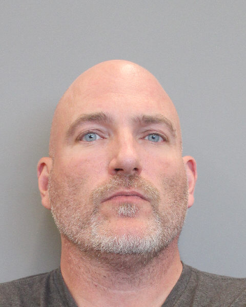 Dustin C. Mitchell, 43, is charged with 3 felonies, including credit card abuse. He is accused of using a deceased woman’s card. Investigators believe he may have scammed more people & they need your help. TIPS: Major Offenders at 713-308-3100 or @CrimeStopHOU at 713-222-TIPS.