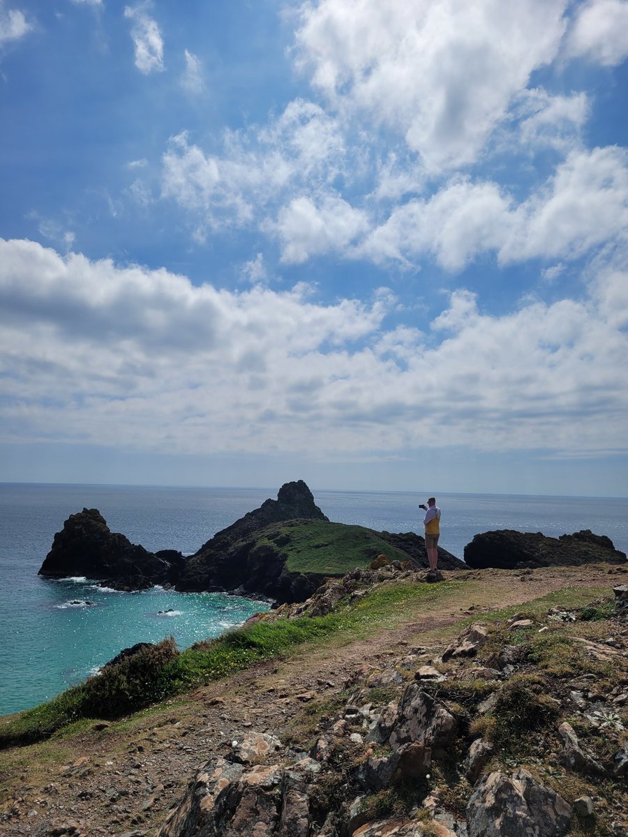 Jessguy22's tweet photo. Still alive not long been back off holiday exploring Cornwall and I can say this is definitely my favourite beach keynace cove looks like another country. Shame the water was freezing 🥶 https://t.co/gpfRbYvjAi