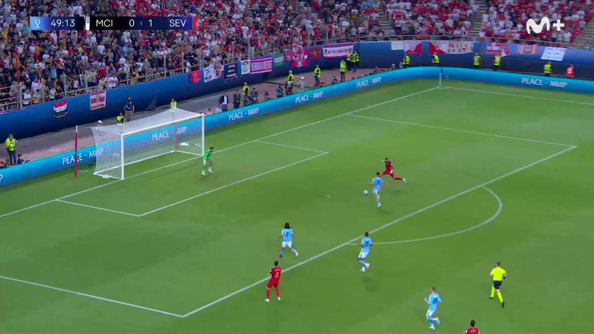 "Y si En Nesyri hubiese tenido una cabeza en el pie izquierdo los días ante Bayern y City"?