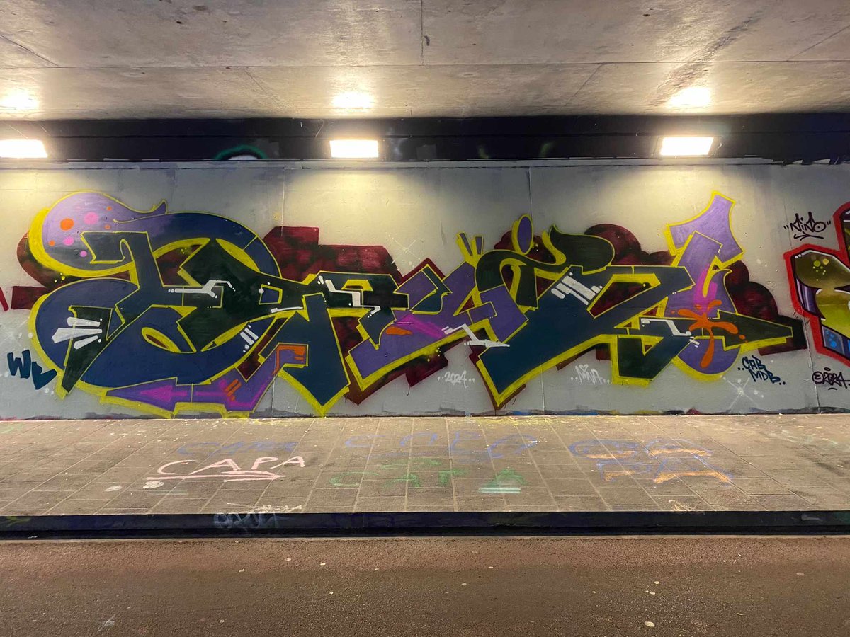 BigBongoDong's tweet photo. Didn't go to the local HOF, but a nice wall was being done today, got the pictures from the source. #graffiti #halloffame #burners #graffitiwriting #writingmynameingraffitionthewall #hiphop #artform #mek #zeus #druid #tetris #uden https://t.co/oGx8VVmO1c