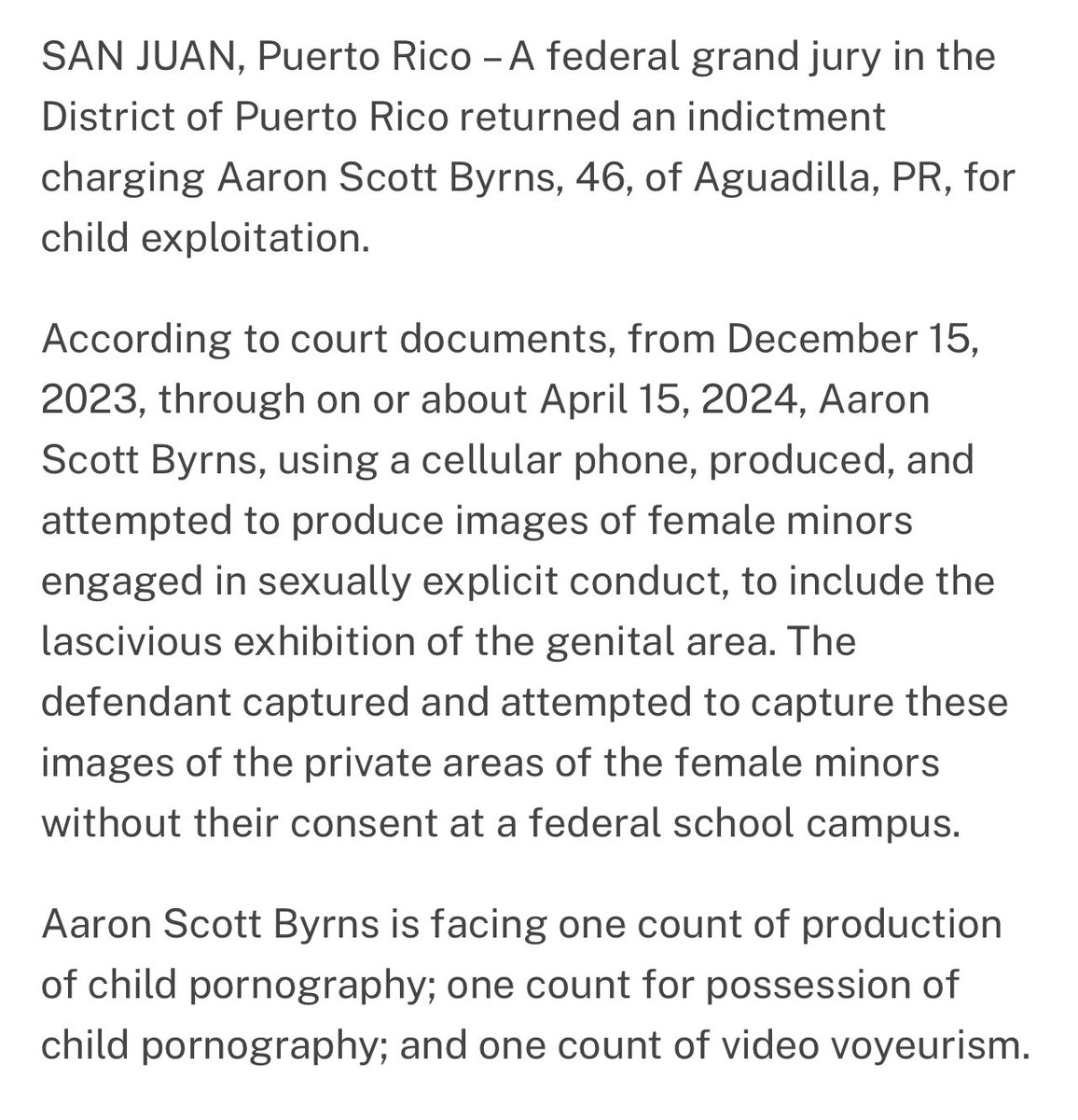 Federicos acusan a hombre de Aguadilla que grabó a niñas en una escuela de jurisdicción federal con su teléfono celular para producir pornografía infantil | El Hombre se llama Aaaron Scott Byrns
