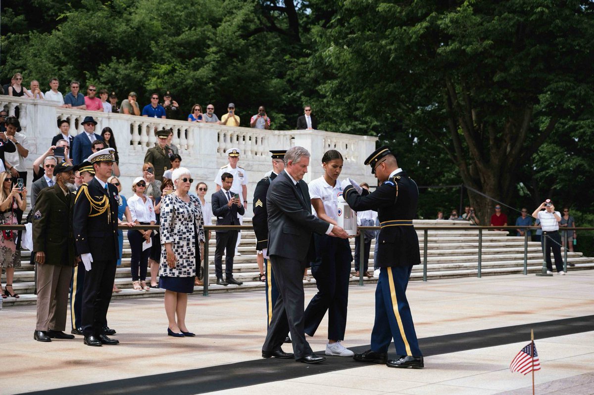 A light kindled in the eternal flame at the Tomb of the Unknown Soldier in Paris, burning at the Tomb of the Unknown Soldier at @ArlingtonNatl. A moving moment made possible by La Flamme de la Liberté, honoring the 80th anniversary of D-Day.