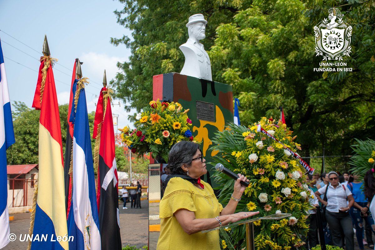 En Conmemoración al 45 Aniversario del Tránsito a la Inmortalidad del comandante Germán Pomares Ordóñez. La comunidad Universitaria de la UNAN-León realizó ofrenda floral y guardia de honor en el monumento que representa al 'Danto', fundador del FSLN.