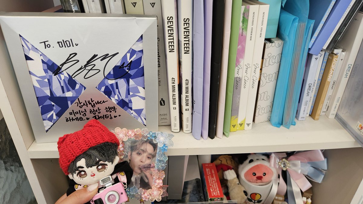 오랜만에 #카페미미 🩷🩵 
데뷔일 맞춰서 이벤트도 한다고해서 아침에 후딱 다녀왔는데 역시 커피맛집! 생카 아니여도 자주 갔었는데 6월까지만 한다고 하니깐 너무 아쉽고 그러네... <a href="/1_w0o/">👓안경녀👓</a> 우리 경녀언니 그동안 인천에서 생카하느라 넘넘 고생 많았어!