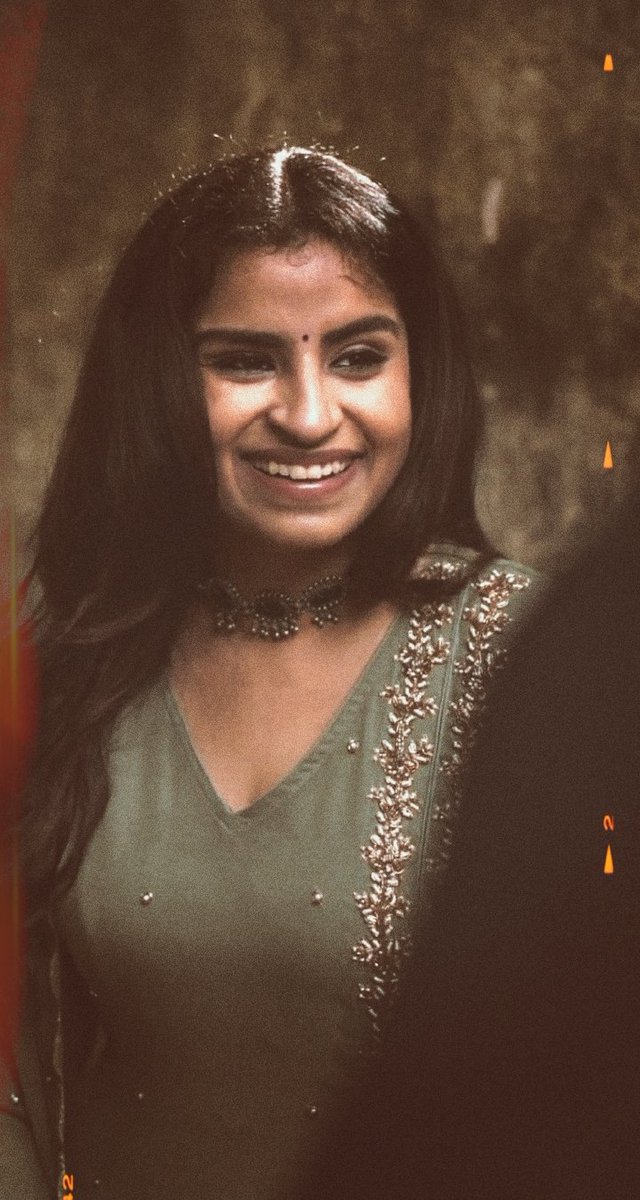 Oii azhagi <a href="/sivaangi_k/">Sivaangi Krishnakumar</a> 
Innaikku ungalku bday laa. 
Hmm... Onnulla just happy iru eppovum antha precious smile eppeyum yarkagavum vitidathe 🧿
May your all dreams come true.
Happy bday love ❤️❤️🧿🧿🤌🏻

#HBDSivaangi