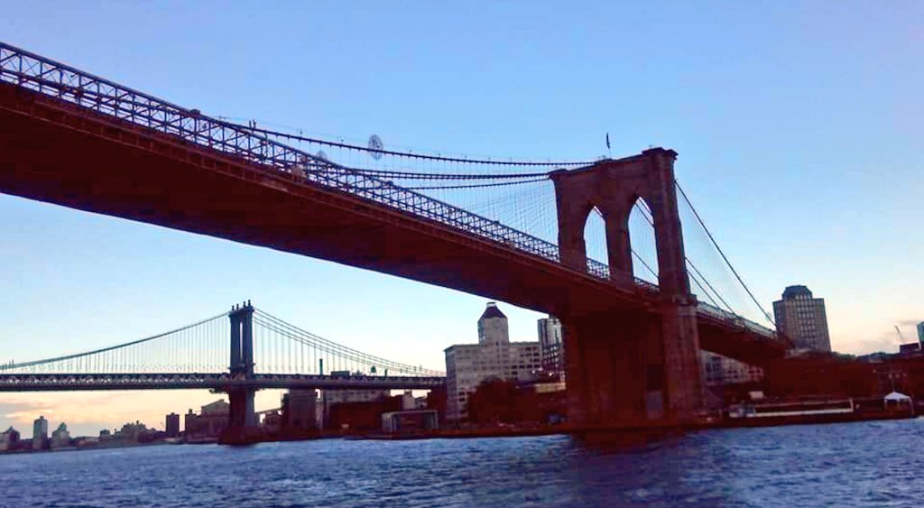 Happy 141th Birthday, Brooklyn Bridge 🌉! 🎉🎂🎉
#nyc #newyorkcity 
#nycarchitecture 
#brooklynbridge 
#onlyinnewyork