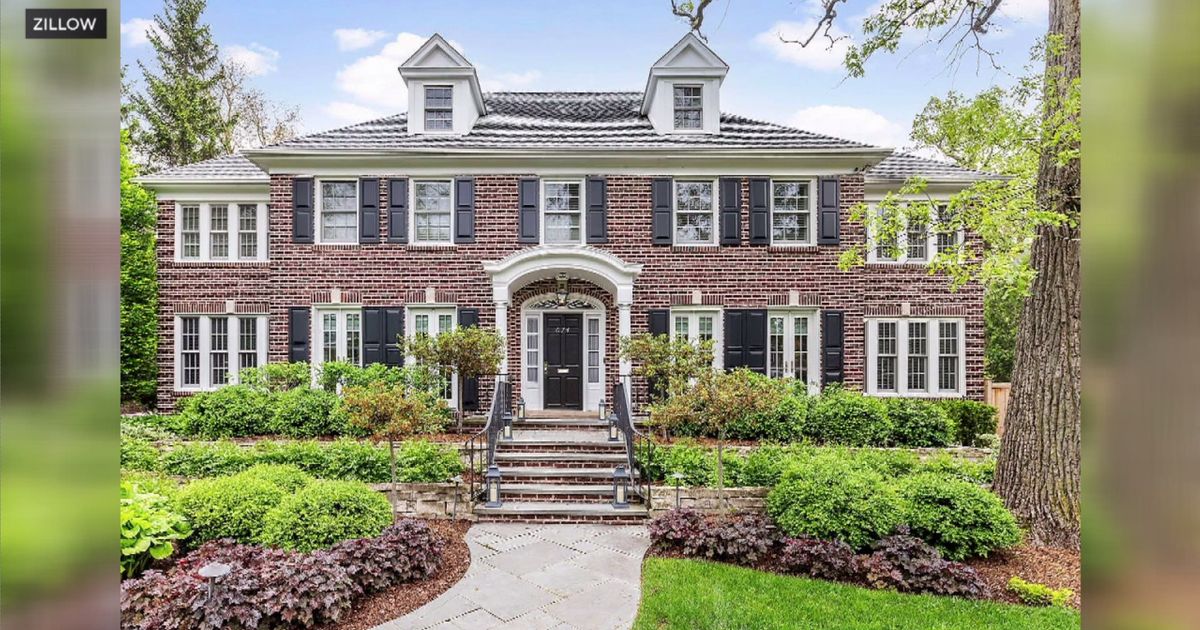 cbschicago's tweet photo. "Home Alone" house up for sale for second time since movie was filmed https://t.co/Tra9c59riv https://t.co/cqsYfRDjpM