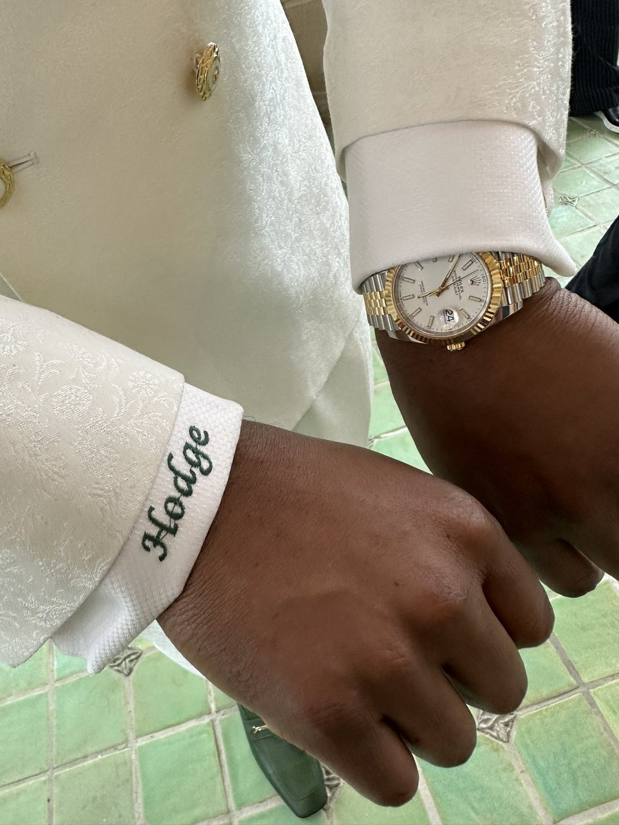 GENIUS 🍾 tweet media