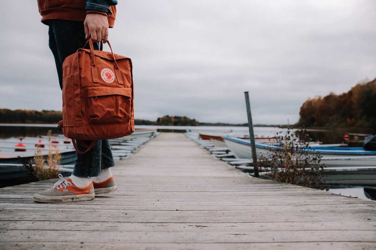 #didyouknow the ‘Kånken’ backpack is from Swedish company Fjällräven? Born in Sweden 1978 when the company’s founder Åke Nordin read about the rise of back pain among Swedish citizens. The brand launched in the US in 2012. #SwedishfootprintsinUSA 🇸🇪🇺🇸 fjallraven.com/us/en-us/about…