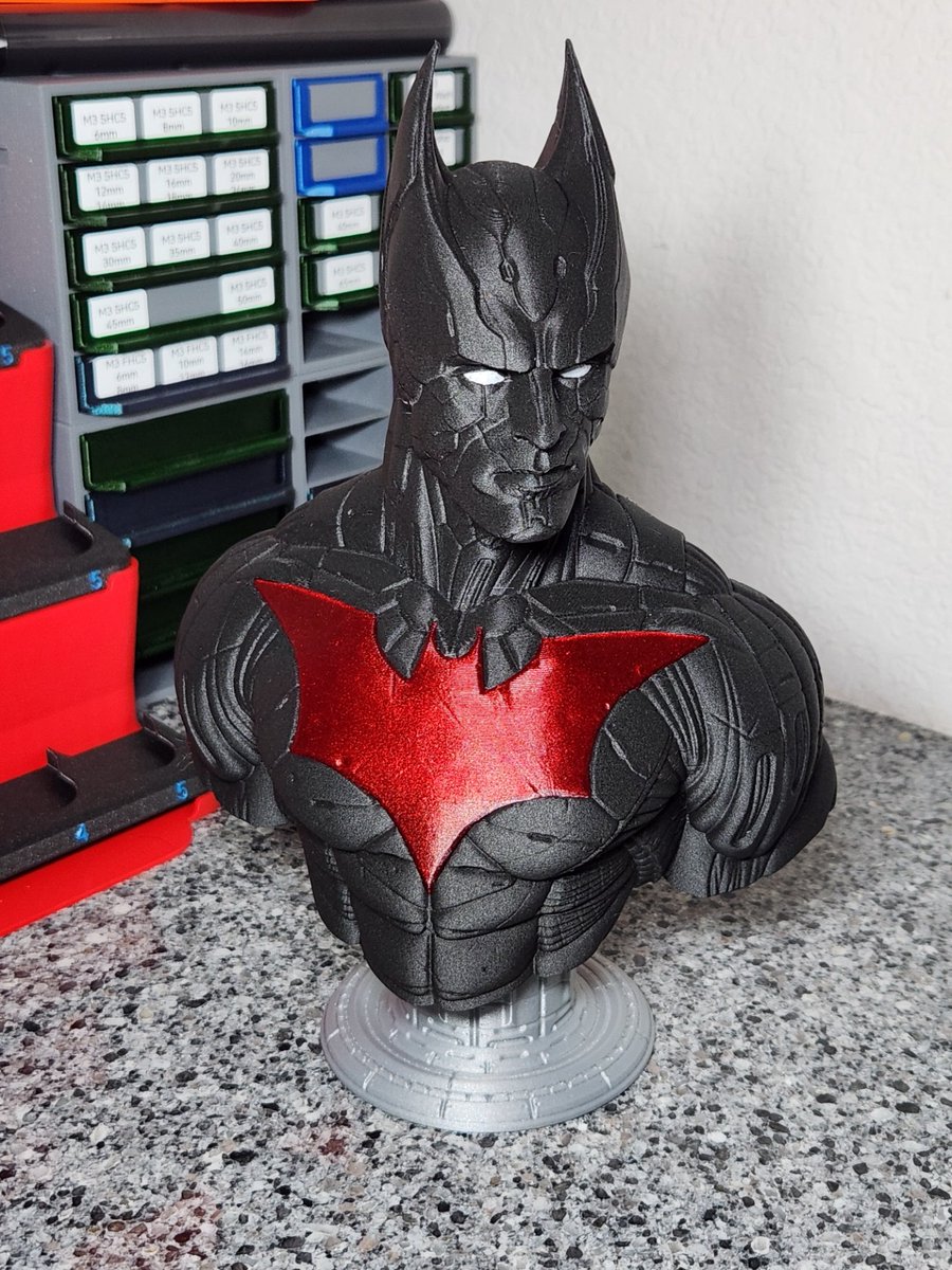 This @eastman bust turned out great in @Proto_pasta Matte Fiber Black and my custom red from the filament workshop.

Model link:printables.com/model/555188-b…