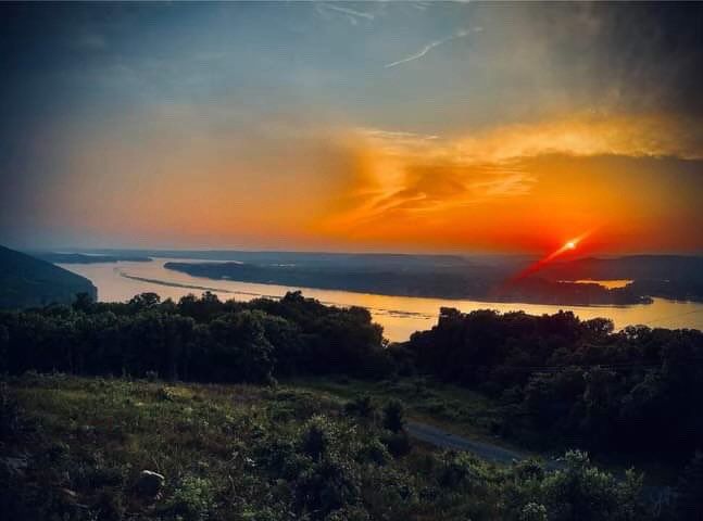 Kicking off this Memorial Day Weekend with some incredible views over the Tennessee River from Section, AL 📸 : Laura Roper #alwx @WBRCnews