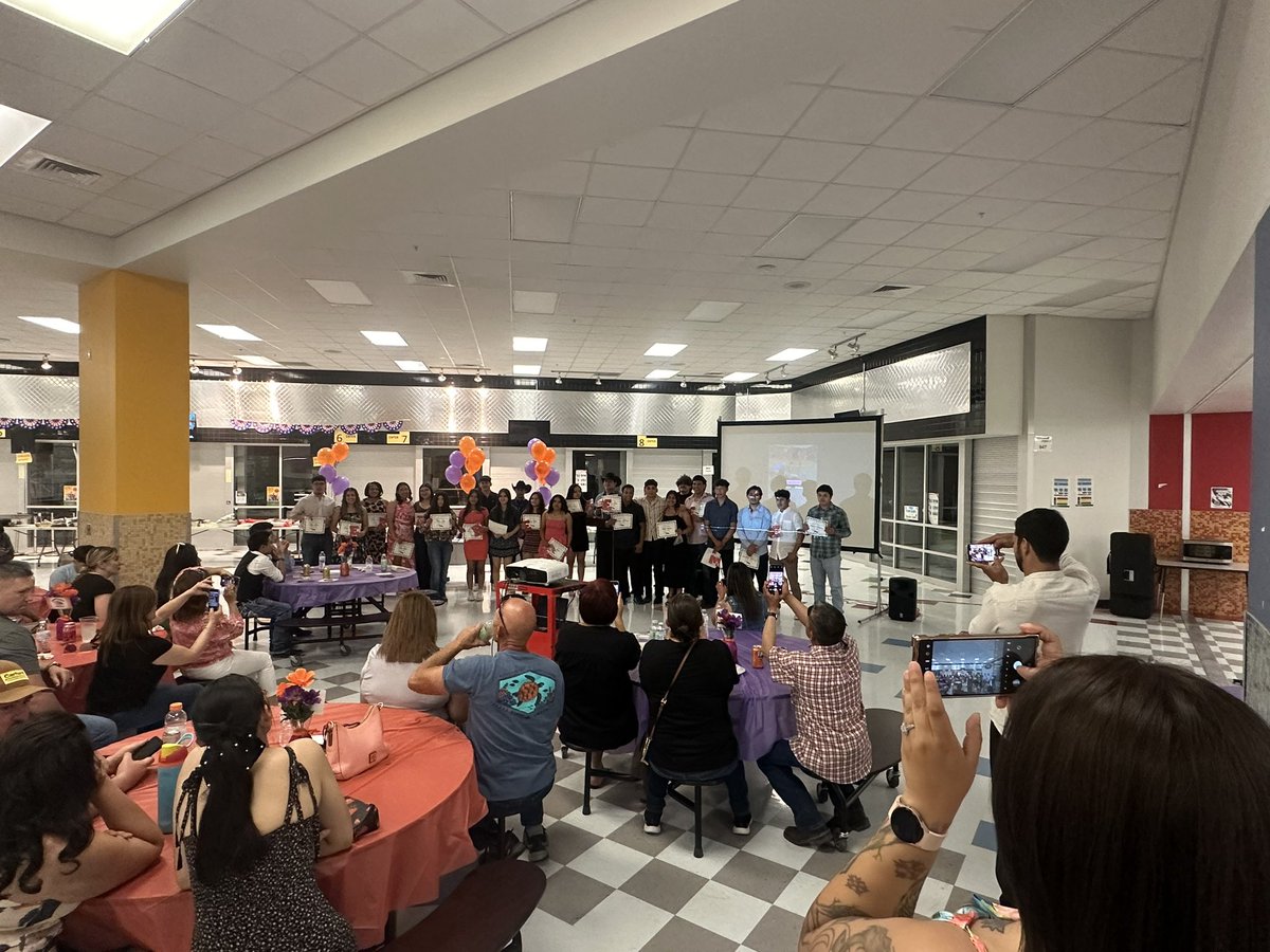 Inspiring to see student athletes being recognized for their accomplishments on and off the mat. 🤼 
@Eastlake_HS 
@luismartinezMBA 
@jvasquez_EHS 
#wrestling 
#studentathletes