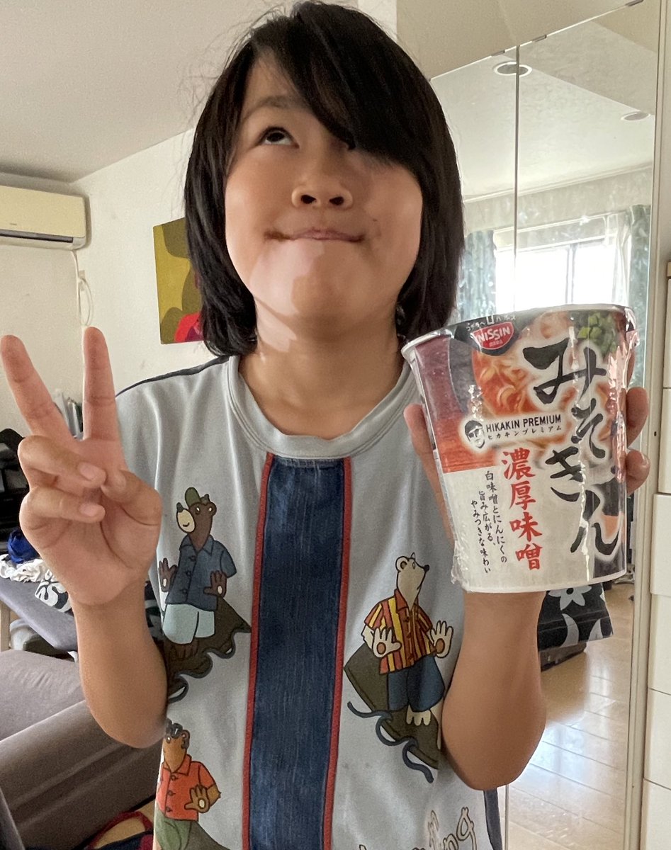 RenaOhashi's tweet photo. どうやら、三男みそきんを変えたらしい。別のセブンで押されて買えなくて泣いてた友達にも伝えたら無事買えたらしく喜んでたそうだ。良いことしたね😊しかし、それはなぜそんなに人気なの？ https://t.co/6oVUqfPqa6