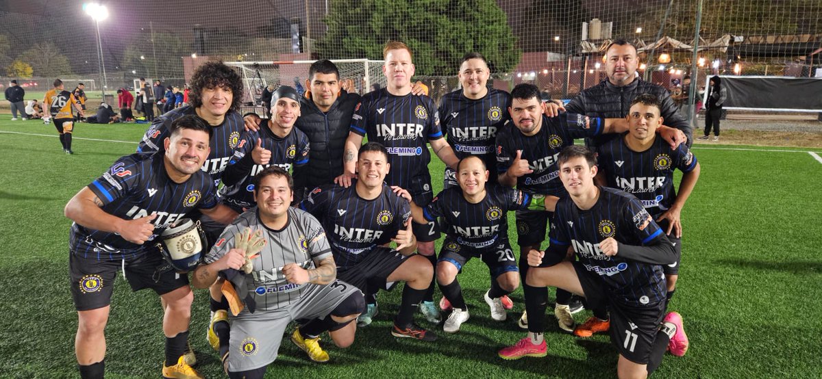 interdelaurelty's tweet image. 🔰 Dos festejos en el comienzo!!

El Nerazzurri empezó con el pie derecho la Copa Latin Americana en Córdoba, Argentina.

Derrotó 3-0 a Toronto de Chile y 8-3 a Millonarios de Argentina, y a falta de una fecha ya clasificó a los cuartos de final.

#VamosInter🔵⚫️