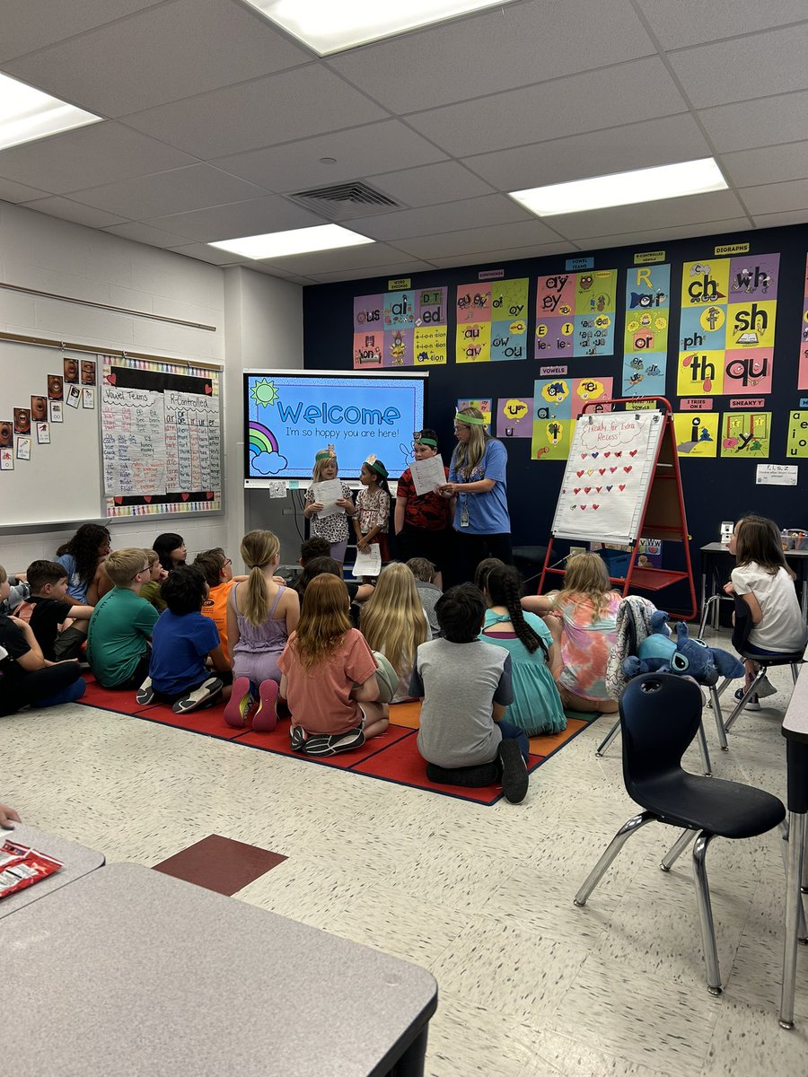 We loved seeing our first grade buddies perform their reader’s theater! Way to go! #SCESoars