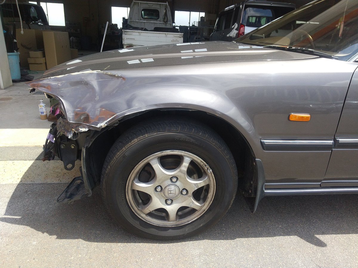 CB_5AI's tweet image. ２週間ぶりの愛機。
手持ちの部品を届けに。
大騒ぎしていたバンパーアッパービームを撤去し持ち帰り。
フェンダーは思いの外、軽症？。
#CB5
#アコードインスパイアAGiのMT
#1990年