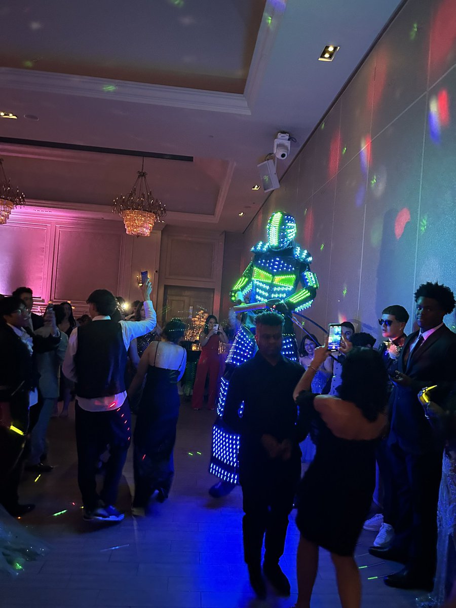 MalecStanley's tweet photo. What a great prom @ Monsignor Percy Johnson! @TCDSB @MPJ_TCDSB https://t.co/swxt5boEx8
