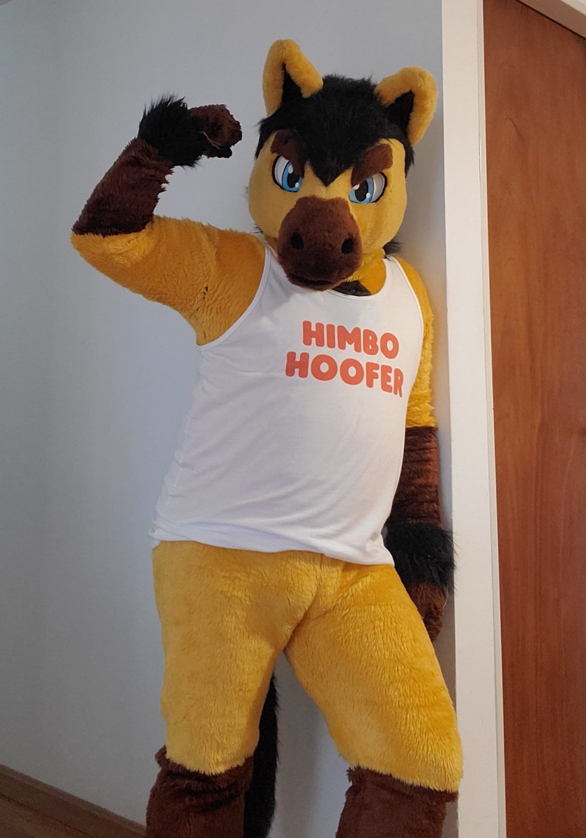 Who needs gym? Got plenty of beef here.
#FursuitFriday 
✂️ <a href="/UrsidaeSuits/">Ursidae Suits!</a>