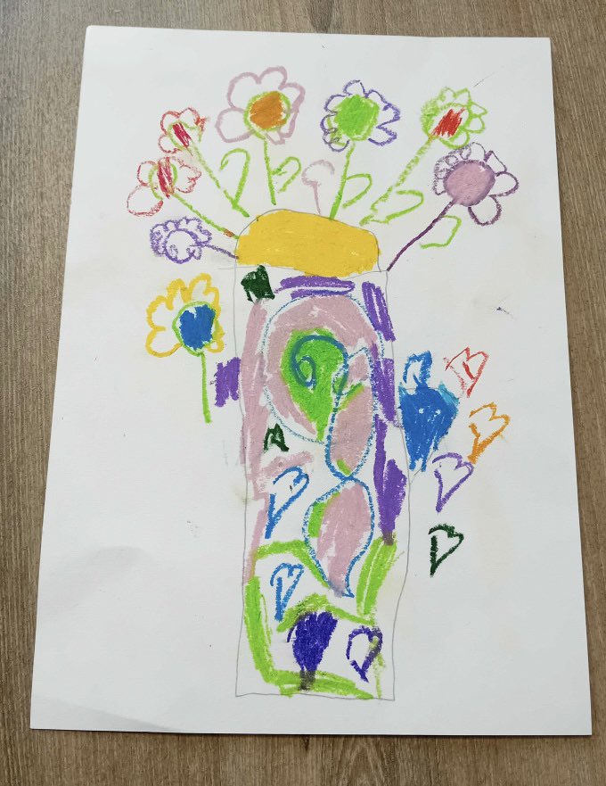 Today EYFS and Year 1 were practising the skill of still life drawing. Each table had a jug filled with fresh flowers. The results were amazing for such young children. 👏🏼👌🏻#everychildanartist #artsmarkgold