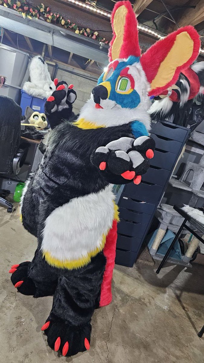 I can finally say I made myself a fullsuit! (kinda!) I and @aspexofsalt spent the last few months making this suit as we hung out and we are super proud! I just finished sewing his tail onto his body earlier and we are about to go get outdoor pictures!