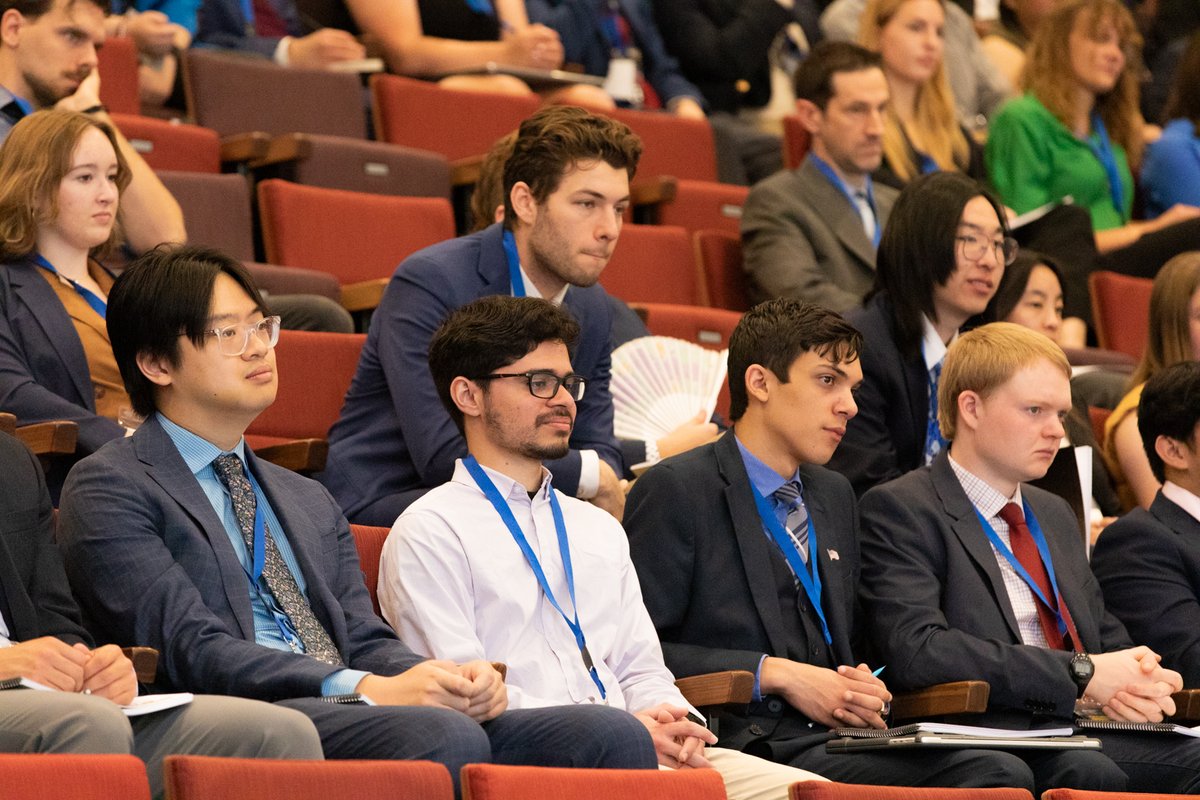ASUCollegeOfLaw's tweet photo. Today, #ASULaw welcomed over 100 students, mentors and legal experts for the first-ever Model Constitutional Convention. Attendees heard from Dean Stacy Leeds, Professor Stefanie Lindquist and Jeffrey Rosen, CEO of the @ConstitutionCtr. https://t.co/2jcdmAPni3
