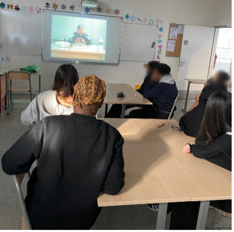 Visionnage  pour tous les 3ème de la vidéo réalisée lors de la rencontre avec  Ginette Kolinka, témoin de la Shoah, il y a trois ans au collège. Nous  souhaitons un très bon rétablissement à Mme Kolinka qui est  hospitalisée.