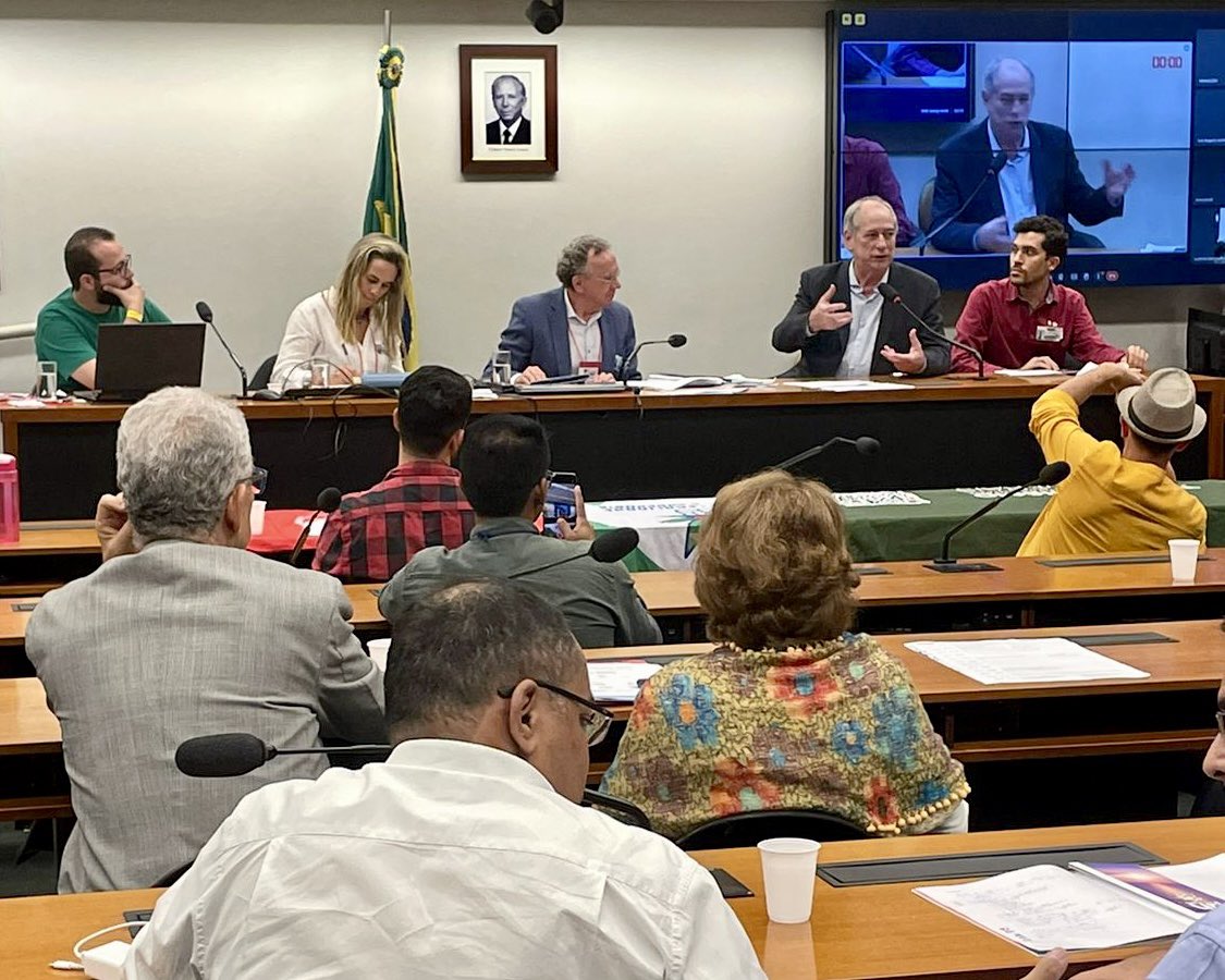 cirogomes's tweet photo. Debater verdadeiramente os problemas do Brasil! O PDT, o Trabalhismo, é exemplo e segue na luta! ✊🌹

Hoje, na Câmara dos Deputados, ainda na agenda do do 6º Congresso Nacional do PDT, aconteceram discussões de Grupos de Trabalho (GTs) importantíssimos. 

- Ciência, Tecnologia e Inovação;
- Trabalho, Empregabilidade e Renda;
- ⁠Direitos Humanos e Movimentos Sociais;
- ⁠Educação Integral e Inclusiva;
- ⁠Organização e Comunicação Partidária;
- ⁠Justiça, Segurança Pública e Cidadania;
- Meio Ambiente, Sustentabilidade e Crise Climática;
- Cultura, Turismo, Esporte e Lazer;
- Saúde, Previdência e Assistência Social;
- ⁠Cidades Sustentáveis e Governança Trabalhista;
- Segurança Alimentar, Agricultura e Acesso à Terra; 
- Política Econômica e Soberania Nacional.