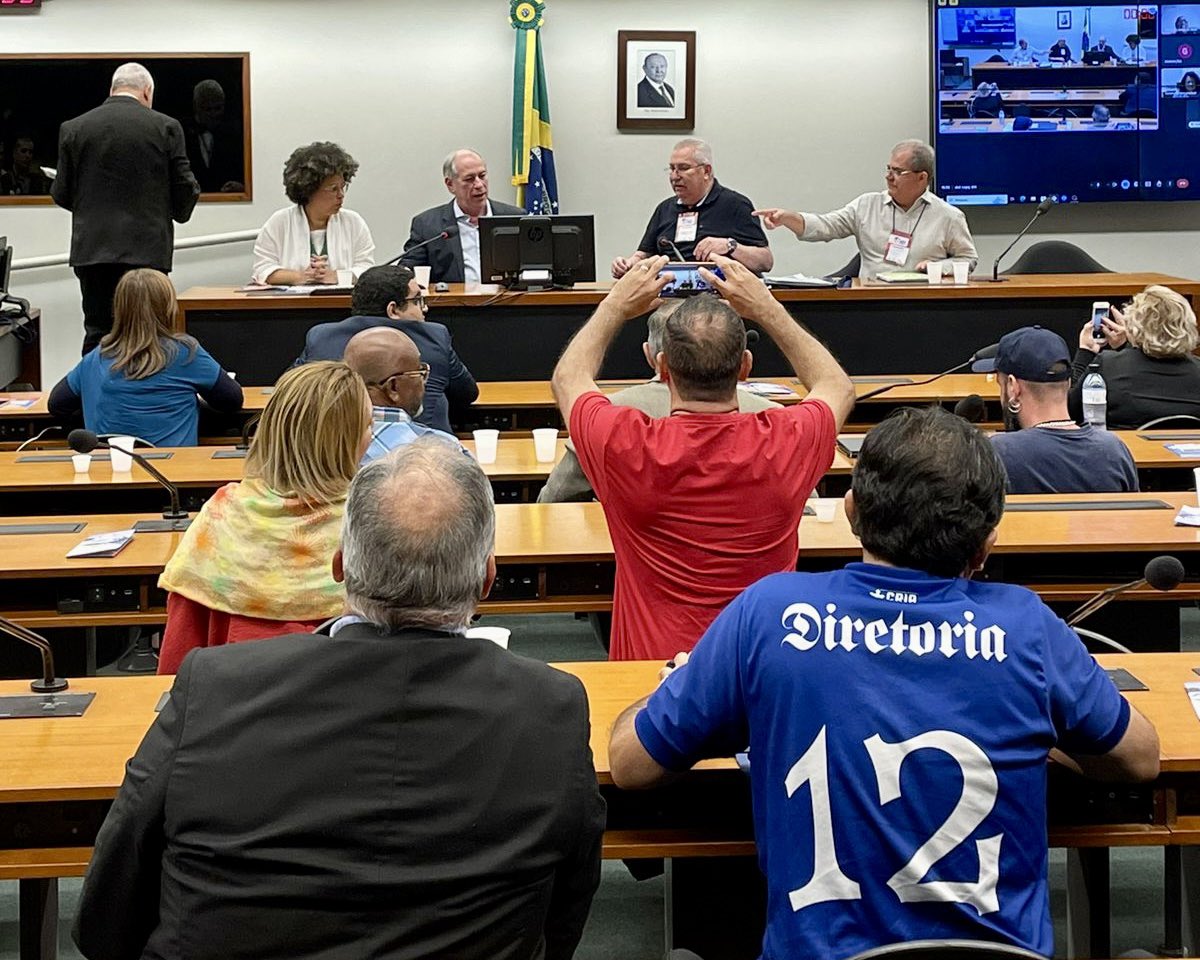 cirogomes's tweet photo. Debater verdadeiramente os problemas do Brasil! O PDT, o Trabalhismo, é exemplo e segue na luta! ✊🌹

Hoje, na Câmara dos Deputados, ainda na agenda do do 6º Congresso Nacional do PDT, aconteceram discussões de Grupos de Trabalho (GTs) importantíssimos. 

- Ciência, Tecnologia e Inovação;
- Trabalho, Empregabilidade e Renda;
- ⁠Direitos Humanos e Movimentos Sociais;
- ⁠Educação Integral e Inclusiva;
- ⁠Organização e Comunicação Partidária;
- ⁠Justiça, Segurança Pública e Cidadania;
- Meio Ambiente, Sustentabilidade e Crise Climática;
- Cultura, Turismo, Esporte e Lazer;
- Saúde, Previdência e Assistência Social;
- ⁠Cidades Sustentáveis e Governança Trabalhista;
- Segurança Alimentar, Agricultura e Acesso à Terra; 
- Política Econômica e Soberania Nacional.