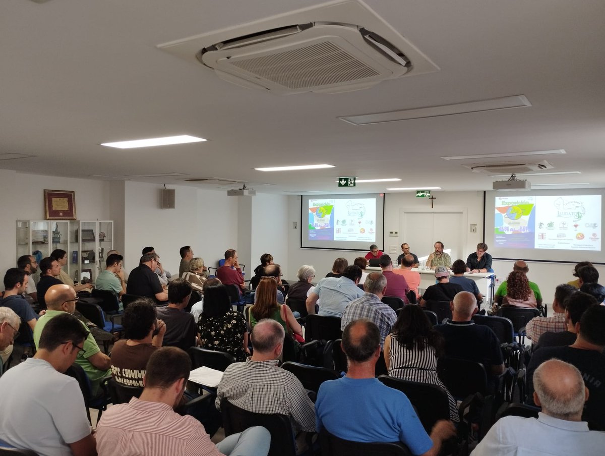 Caminando hacia una ciudad acogedora y natural: bien común, responsabilidad vecinal, espacios públicos para la ciudadanía, cuidados que nos sostienen, mirada de esperanza...

Gracias @jmcastrob <a href="/pbujalance/">Pablo Bujalance</a> <a href="/Alvarobateria/">Álvaro KwakuFefe</a> por ofrecernos luces (y ánimo) para el cuidado de lo común.