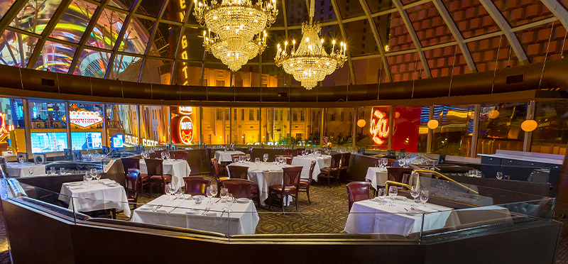 Plan your perfect event with tailored catering, spacious meeting venues, unforgettable weddings, and unique private dining experiences at Oscar's Steakhouse. Book now for an unforgettable occasion! Learn more: ow.ly/9WwQ50RPWEH #PlazaLV #Vegas #Onlyvegas #DTLV